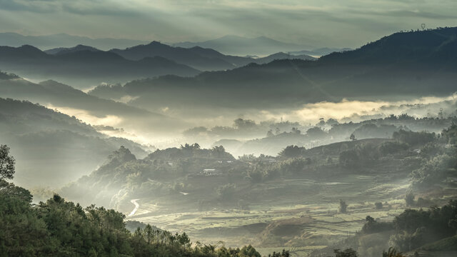 水黑山水