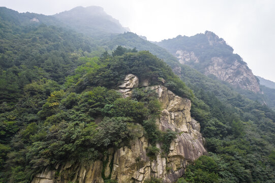 云雾秦岭山