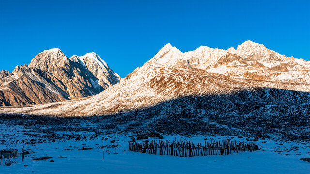 雅拉雪山