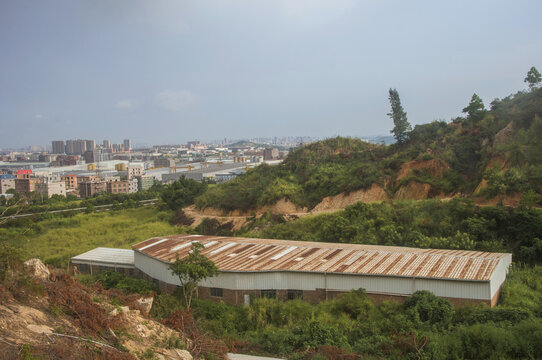 山间乡村工厂俯瞰