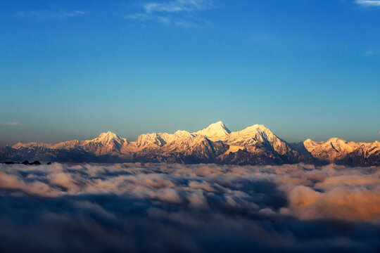 贡嘎山