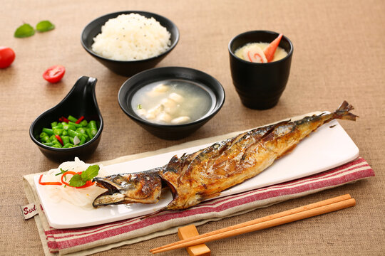 青花鱼定食套餐