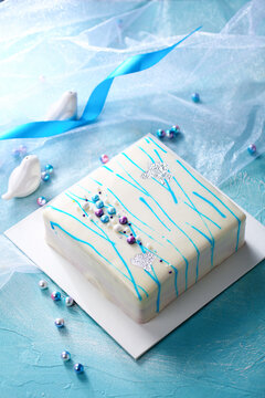 蓝色天空蛋糕