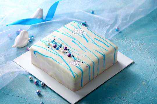 蓝色天空蛋糕