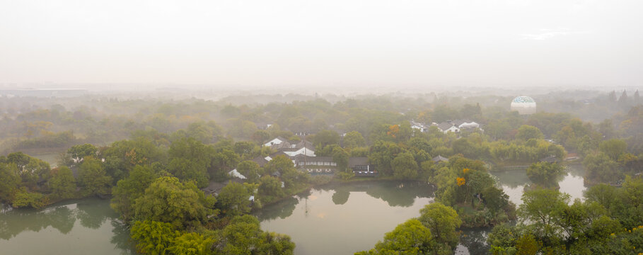 杭州市西溪湿地公园秋色晨雾