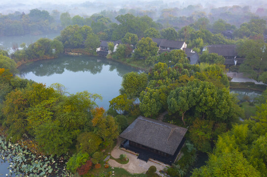 杭州市西溪湿地公园秋色晨雾