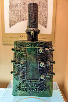 上海博物馆战国早期蟠龙纹钟