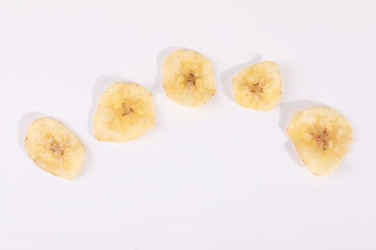 高清香蕉脆片香甜香蕉干白底