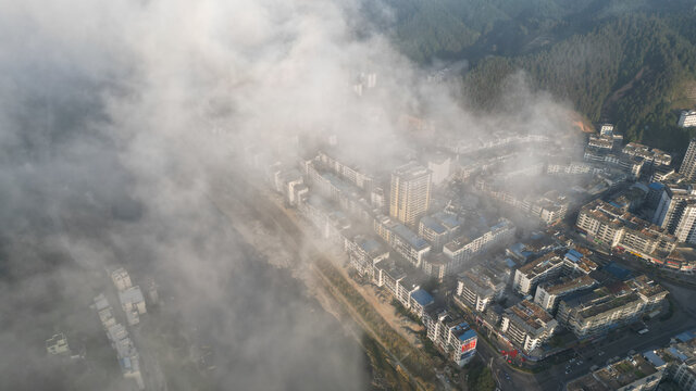 城市平流雾景观