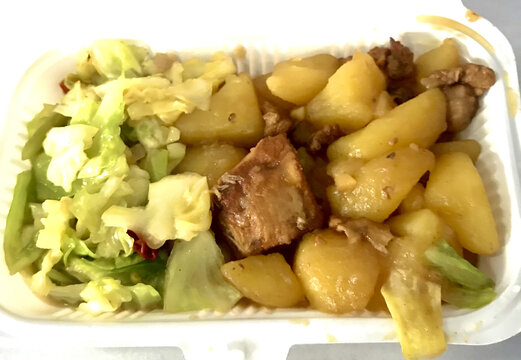 土豆炖肉大头菜闭环工作餐