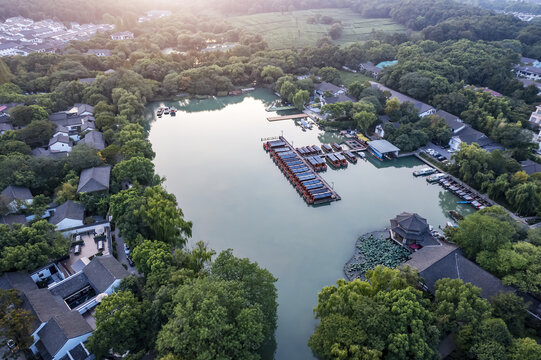 航拍杭州西湖园林风景