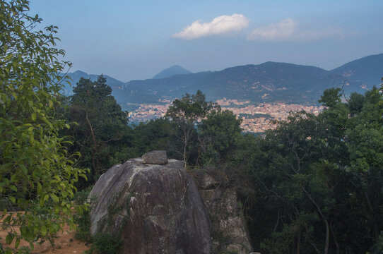 南安石鼓岩山顶风景