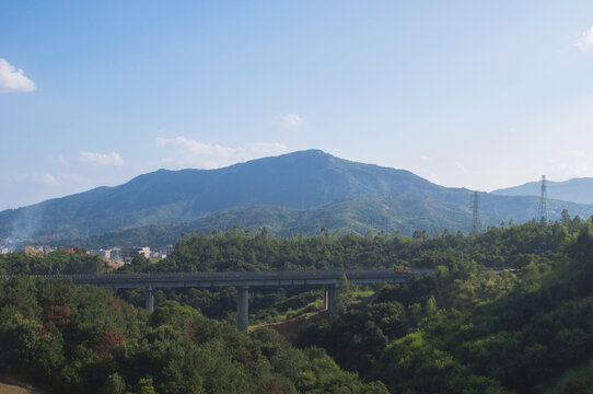 大山和高速公路桥