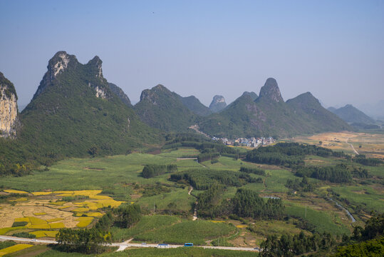 农业农村青山绿色喀斯特地貌