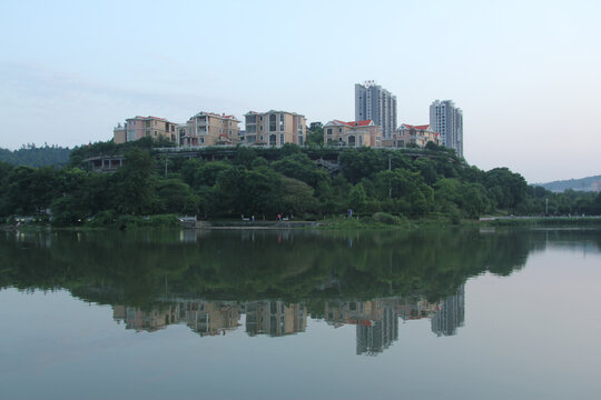 湖景房