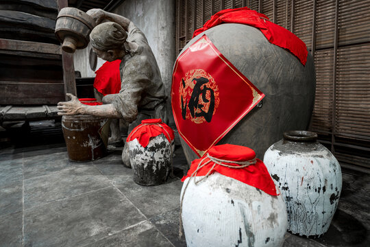 杭州西湖曲院风荷古代酒坊雕像