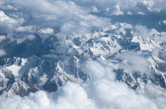 天山山脉雪山