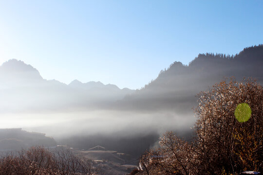 石头山日出