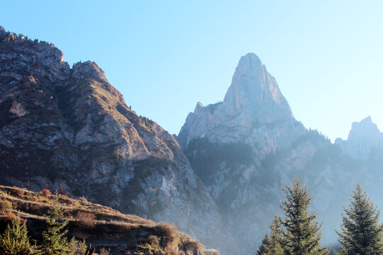 石头山