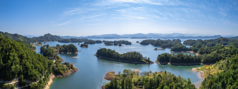 航拍杭州千岛湖绿水青山岛屿