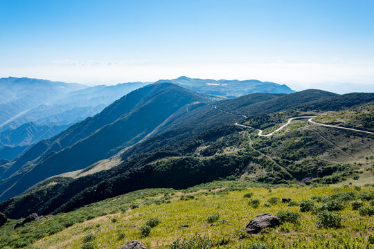 崇山峻岭