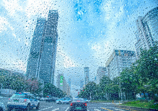 雨中看城市