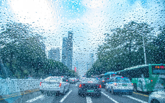 雨天的马路