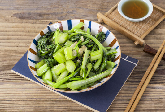 传统美食清炒小油菜