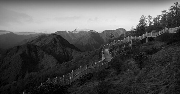 西岭雪山黑白