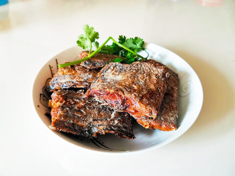 一盤香酥帶魚