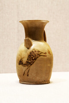 唐代长沙窑鹿纹瓷壶