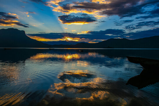 泸沽湖夕阳