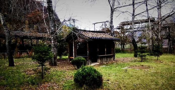院落里的小木屋