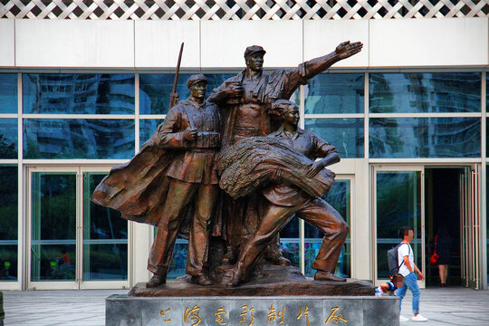 上海电影制片厂门前雕塑