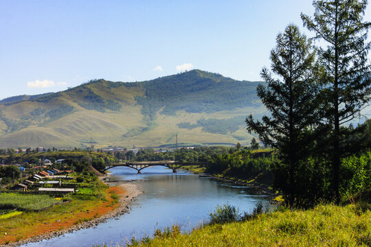 山村河流拱桥