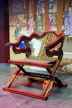 清代宫廷红漆雕龙纹交椅