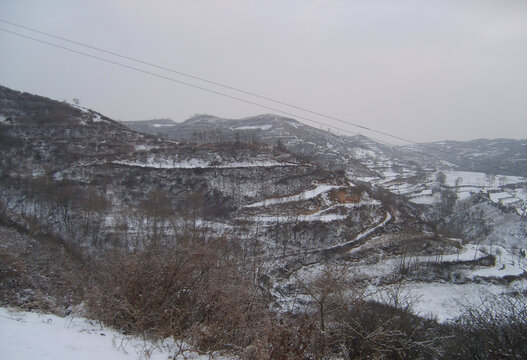 西北农村冬天雪景