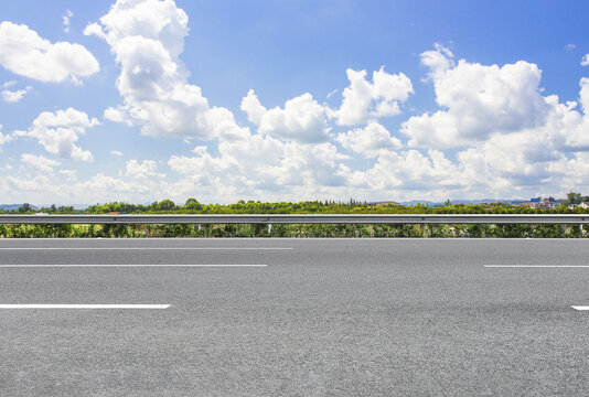 户外干净的沥青道路