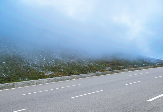 户外干净的沥青道路