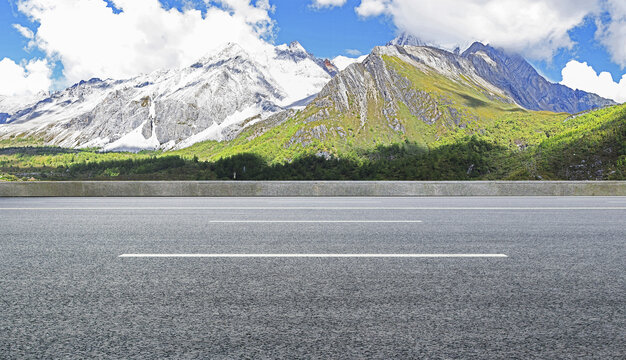 户外干净的沥青道路