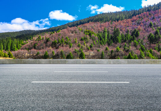 户外干净的沥青道路