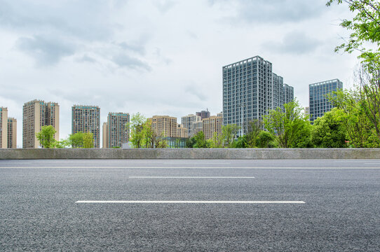 城市中的沥青道路