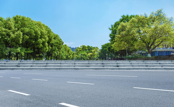 户外的风景和干净的沥青道路