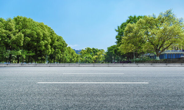 户外的风景和干净的沥青道路