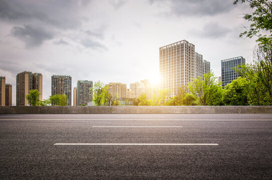 城市中的沥青道路