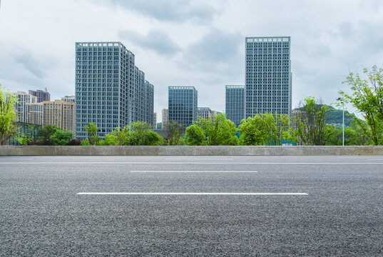 城市中的沥青道路