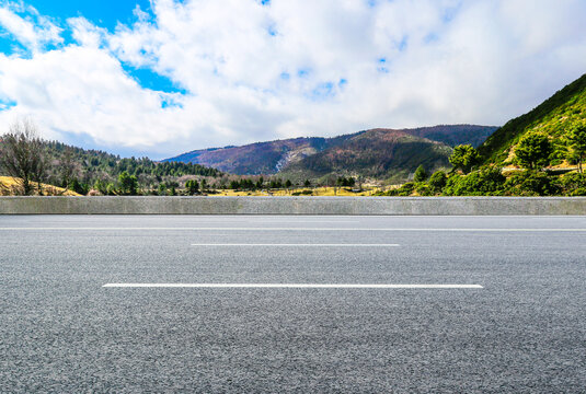 户外干净的沥青道路