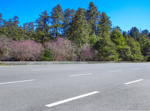 户外干净的沥青道路