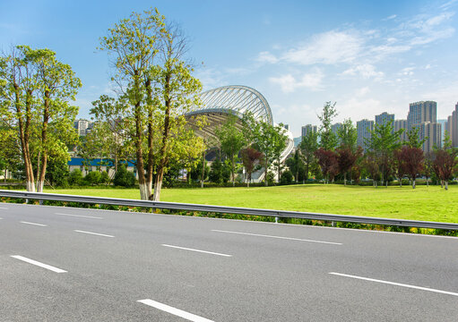 城市公园与沥青道路