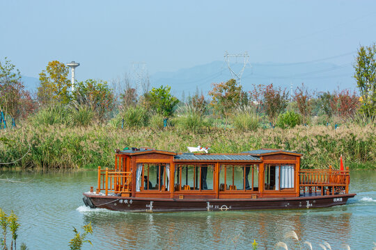 杭州富阳阳陂湖公园游船